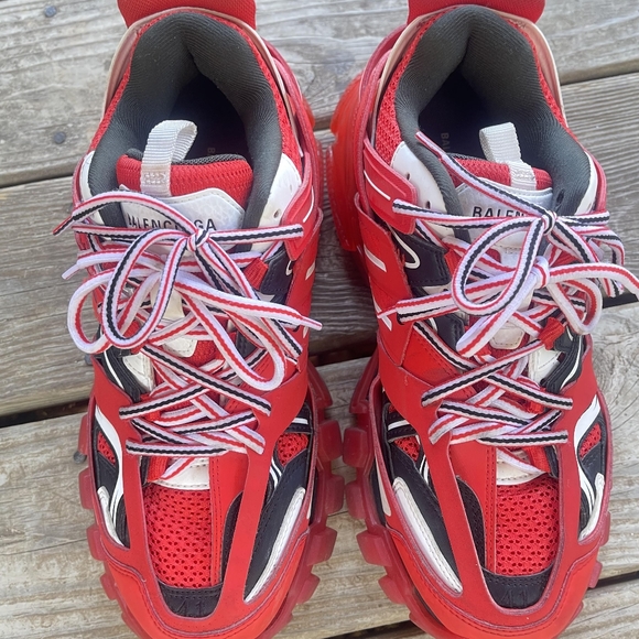 3 Nike shoes and 1 pairs of balenciaga track shoes - Picture 1 of 12